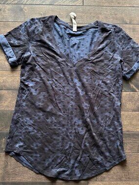 Lululemon Love Tee V II Short Sleeve Tee
